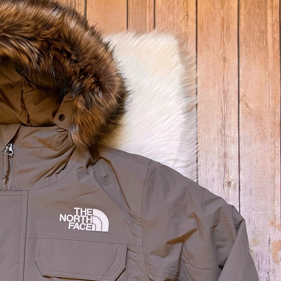 The North Face Men’s McMurdo Bomber Jacket In Falcon Brown - Picture 3 of 9